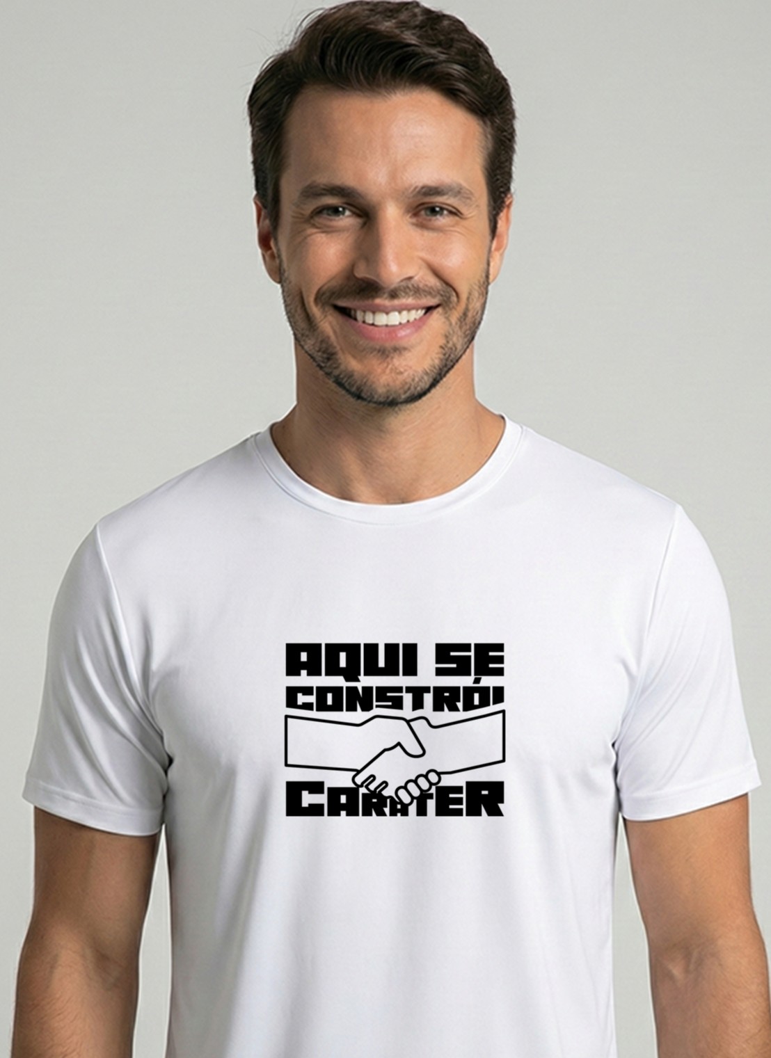 Vitore Loja | Camiseta Aqui Se Constrói Caráter - Branca